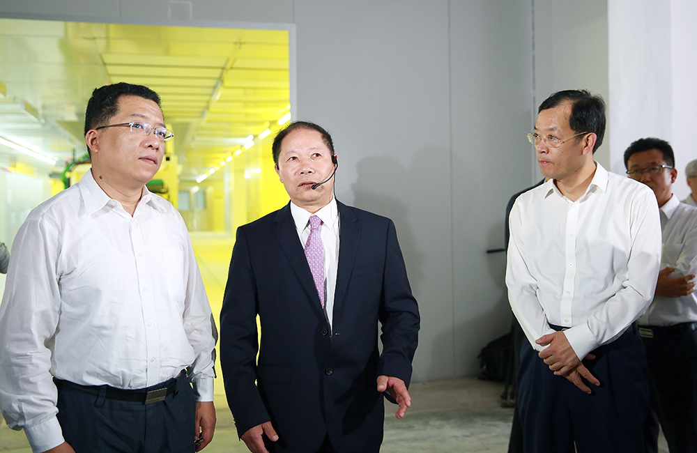 市長丁純天寧區(qū)區(qū)委書記宋建偉參觀軟訊百級曝光工段